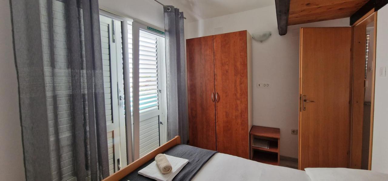 Apartmani Dutkovic Vrboska Eksteriør billede