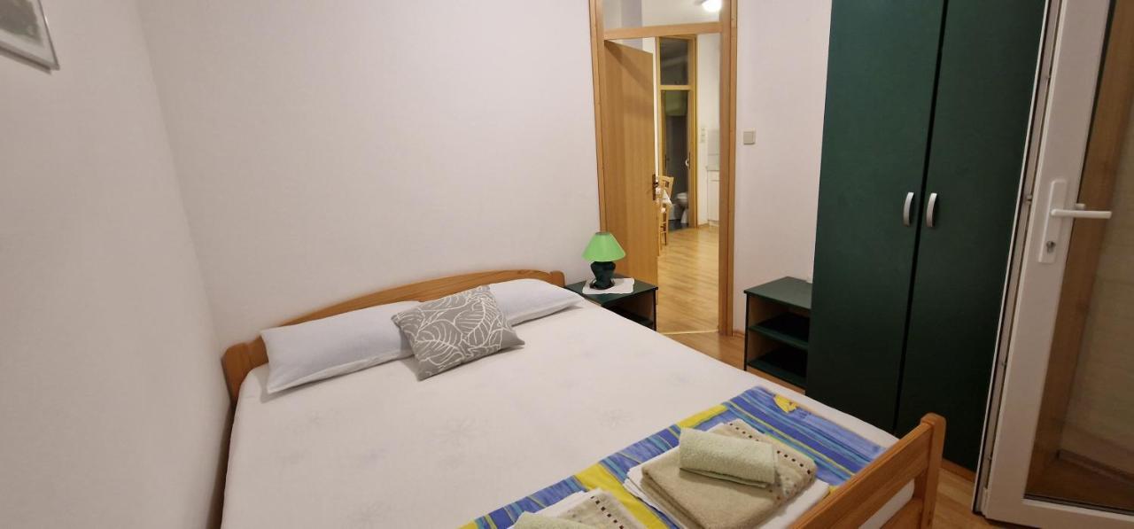Apartmani Dutkovic Vrboska Eksteriør billede