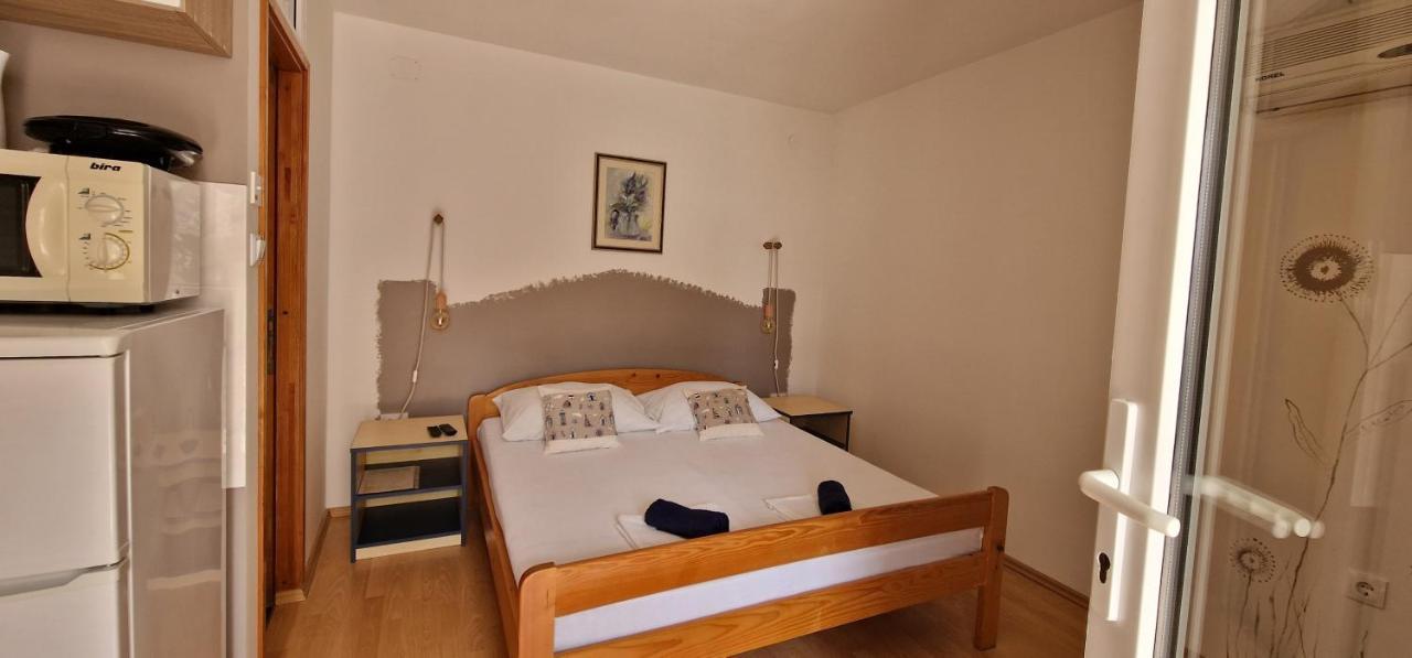 Apartmani Dutkovic Vrboska Eksteriør billede