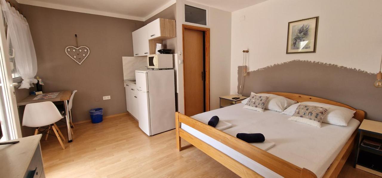 Apartmani Dutkovic Vrboska Eksteriør billede
